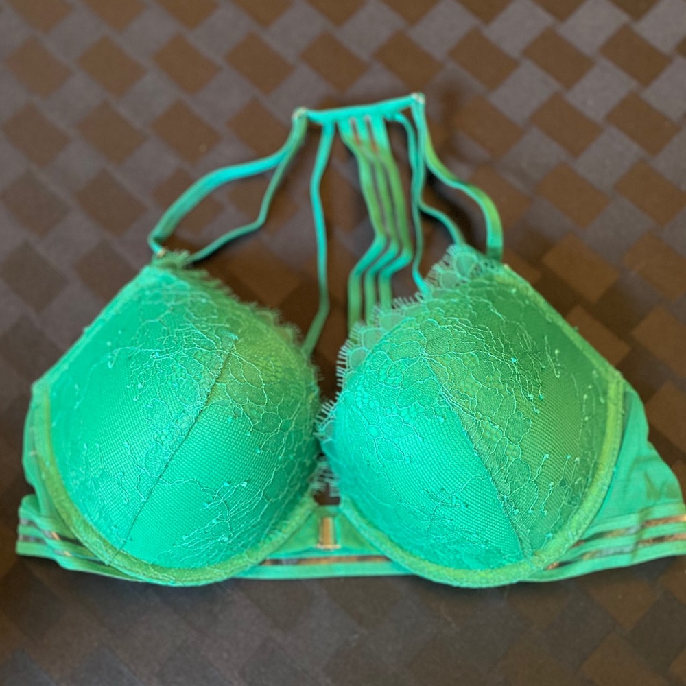 Victoria’s Secret Very Sexy Front Close PushUp Bra